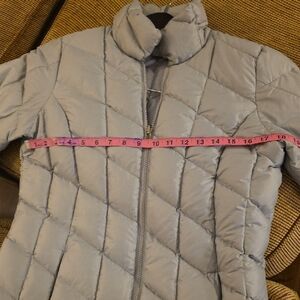 Patagonia Women's Light Gray Puffer Jacket. A-8